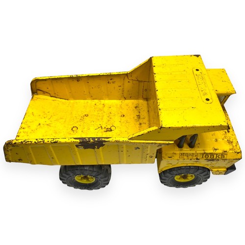 Vintage Mighty Tonka Dump Truck XMB-975 1970s Pressed Steel Yellow Original - Picture 7 of 10