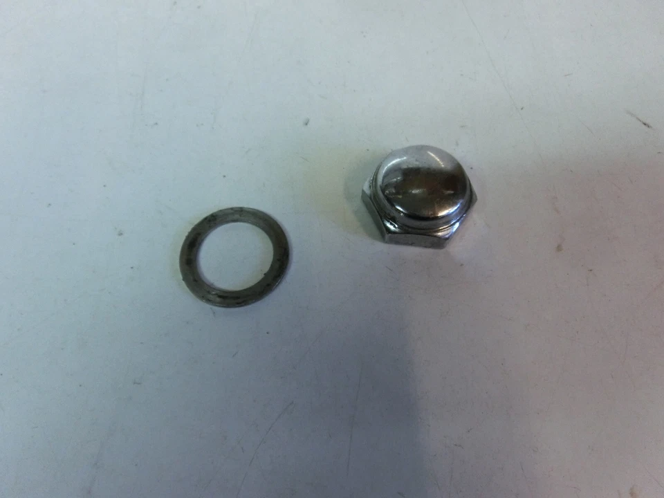 Triumph Sprint RS 955i T695 00-01 Schraube Scheibe Gabelbrücke oben Gabel Mutter - Bild 1 von 1