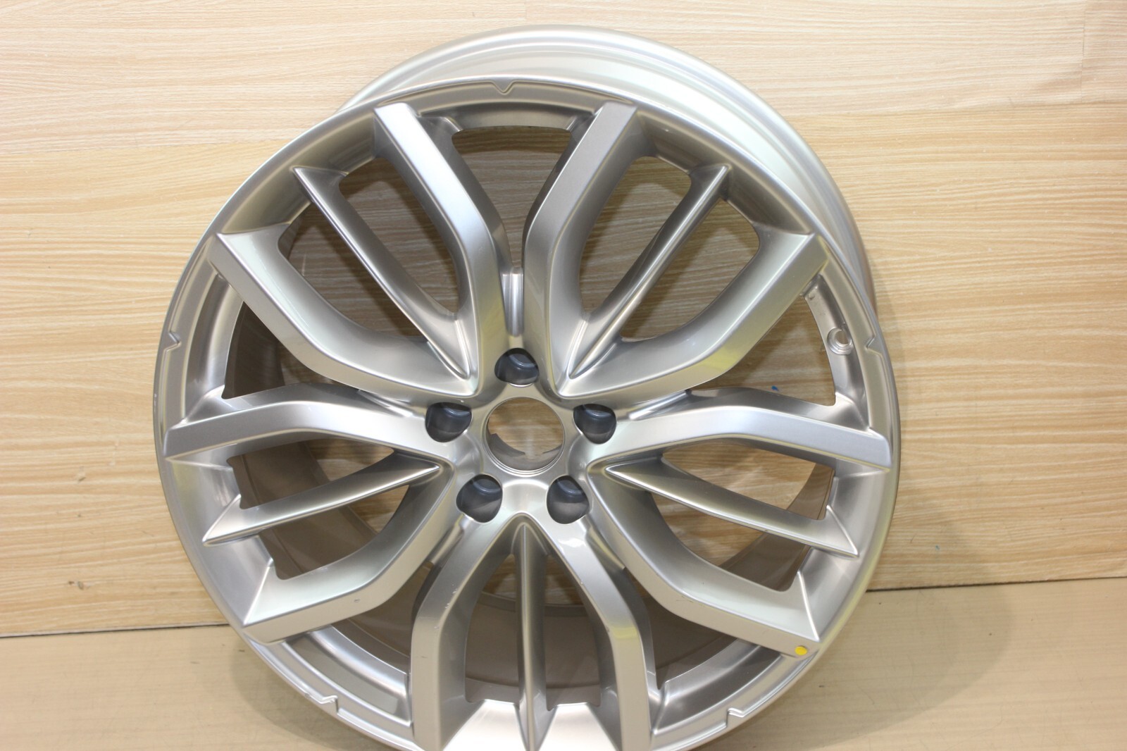 08-16 14 12 MASERATI LEVANTE FRONT ALLOY WHEEL RIM 20" GENUINE FACTORY OEM NEW
