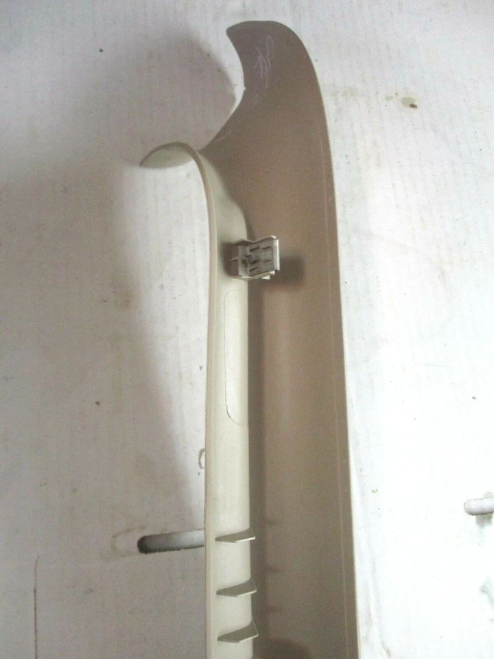 Malibu Maxx LT 2005 luz neutra moldura lateral pasajero maletero trasero quinta puerta Foto 3 de 4