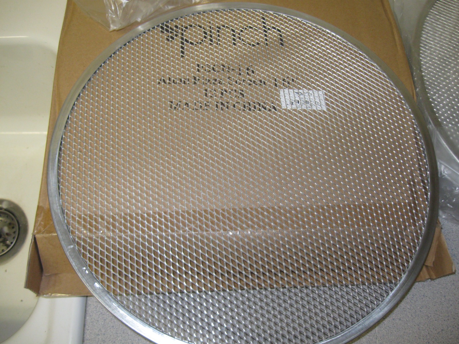 Lot of 12 - 16" Aluminum Pizza Screen - New in Box - Pinch PSCN-16