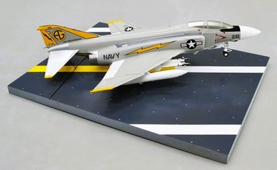 USN Douglas F-4 Phantom VF-33 Minky Tarsiers Landing Desk Model 1/48 SC Airplane