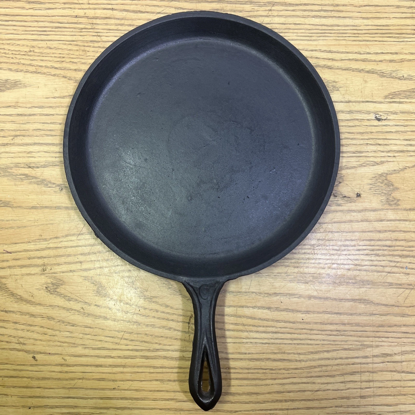 Early 1800's Cast Iron No. 6 Round Griddle with Gate Mark Fancy Handle Raised 2