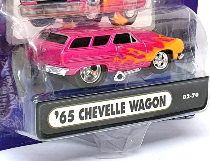 Muscle Machines 1/64 Scale 71151 02-70 - 1965 Chevy Chevelle Wagon - Pink/Yellow - Image 3 of 4