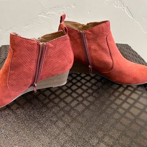 DV8 Dolce Vita Women's Bates Perforated Faux Suede Wedge Boots Side Zip Size 10 - Picture 8 of 13