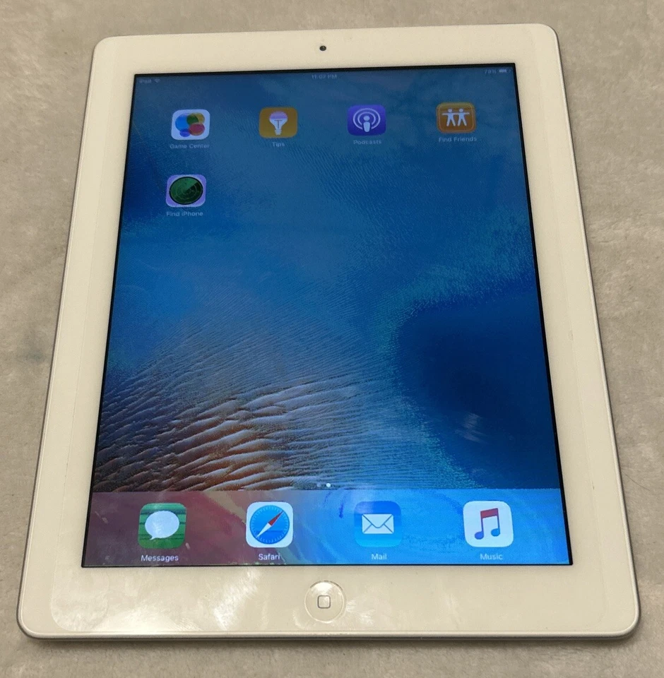 Apple iPad 2 White 16 GB Unlocked MC979LL/A Tested Screen Color Problem - Image 2 of 4