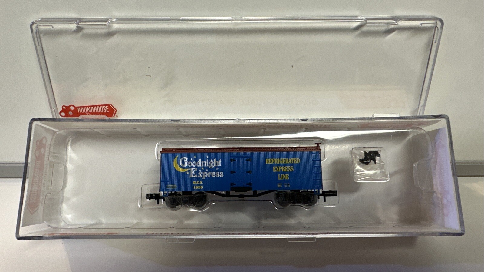 Roundhouse N Scale Goodnight Express Line 36' Old Time Reefer Car 1999