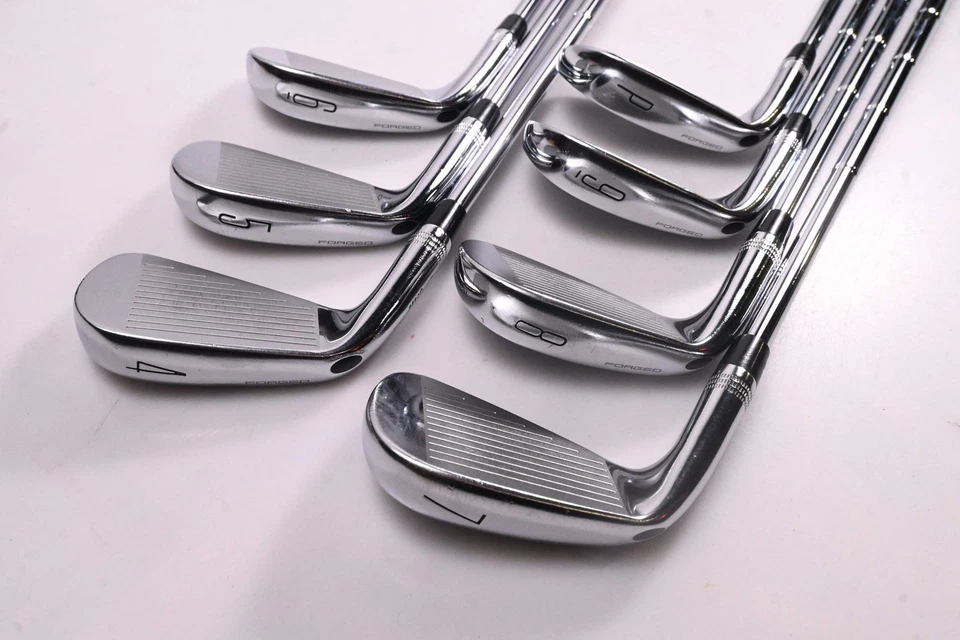 Wilson Staff Model 2024 CB Irons / 4-PW / X-Flex Dynamic Gold Mid 115 X100 - Image 4 of 4