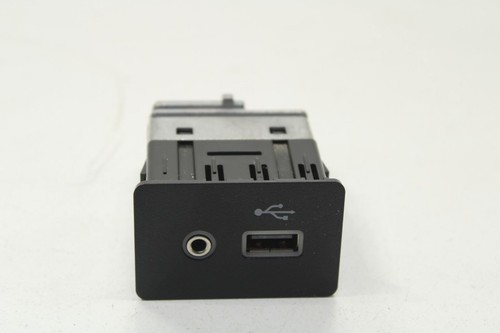 18-22 Nissan Rogue Sport SL Dashboard Lower Auxiliary AUX Jack Port w/ USB Port
