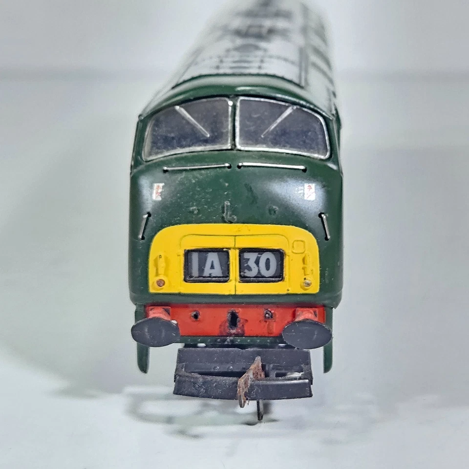 Mainline Class 42 Warship Diesel No.D824 Highflyer Green OO Tested Runner Unbox. - Image 2 of 4
