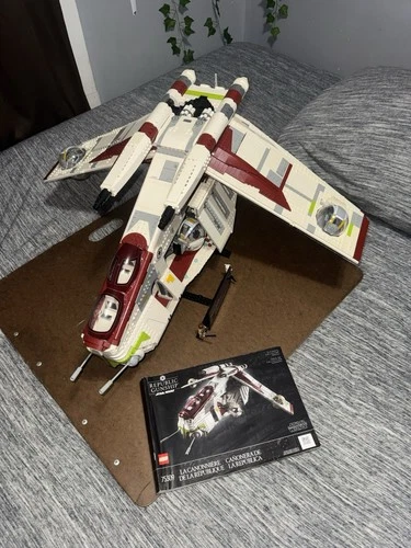 LEGO Star Wars Republic Gunship 75309 Ultimate Collector Series w/ Minifigures