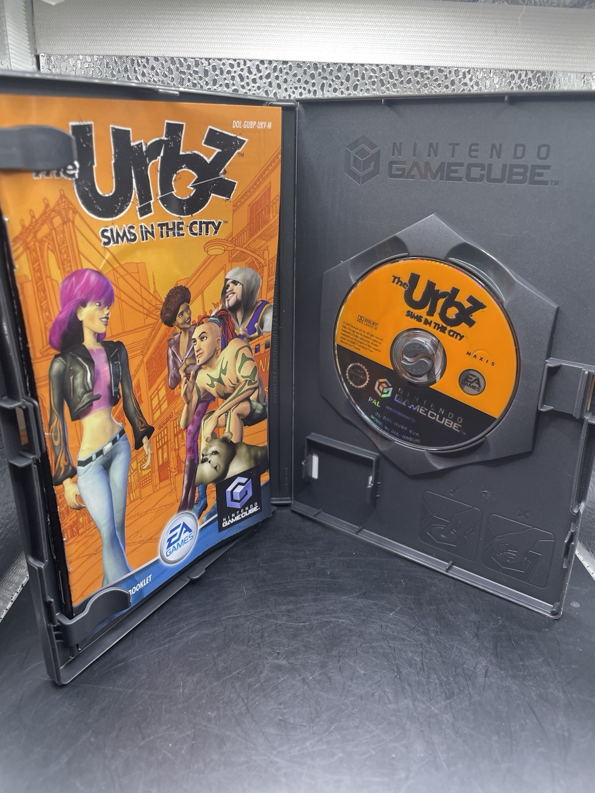 The Sims Bustin' Out Nintendo GameCube &  The Sim In The City image 4