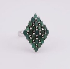 BAGUE EN ARGENT SERTIE DE 25 EMERAUDES EN MOTIF LOSANGE TOUR DE DOIGT 56