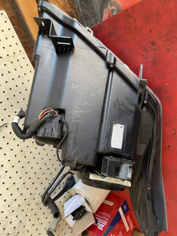 Conjunto de faros - Certificado NSF TYC 20-9143-00-1 para Cadillac SRX 10-13 Foto 4 de 4