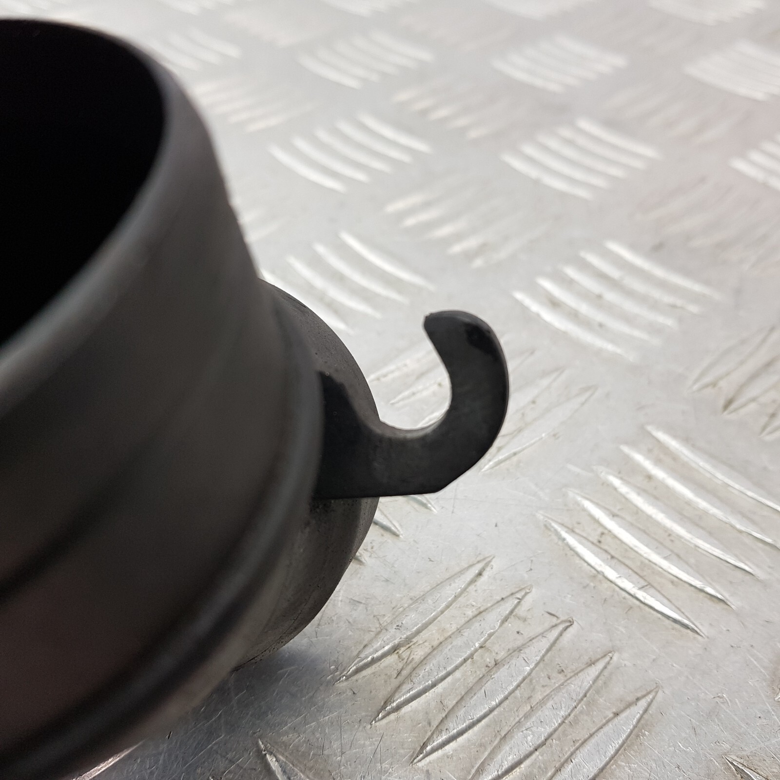 AUDI A3 MK2 2.0 DIESEL AIR INTAKE PIPE HOSE 2008 TO 2010 3C0129635 thumbnail 5