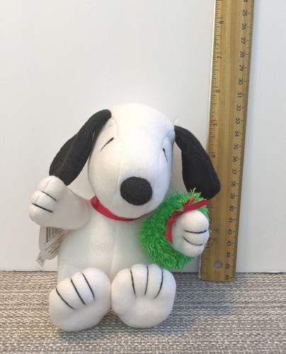 Hallmark Tis The Season Peanuts Snoopy Plush Stuffed Animal Christmas Wreath - Picture 7 of 7