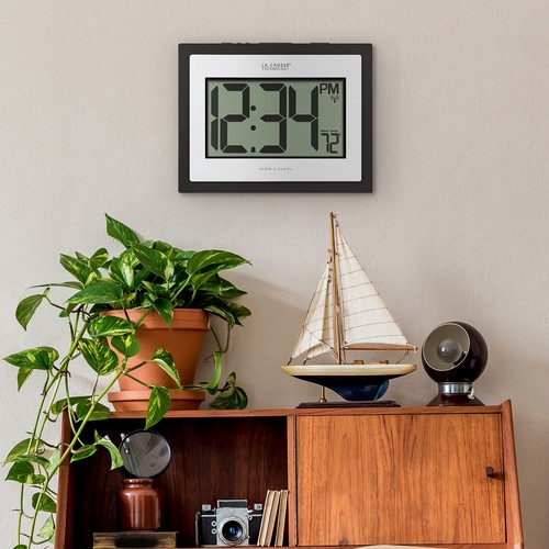 La Crosse Technology 513-1422S Atomic Digital Silver Clock with Indoor Temper... - Picture 5 of 7