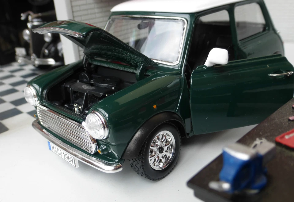 1:24 Mini Cooper Classic Austin Rover G Scale Diecast Model Burago 22011G - Image 4 of 4