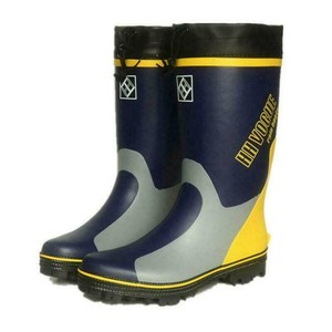 pull on rubber boots