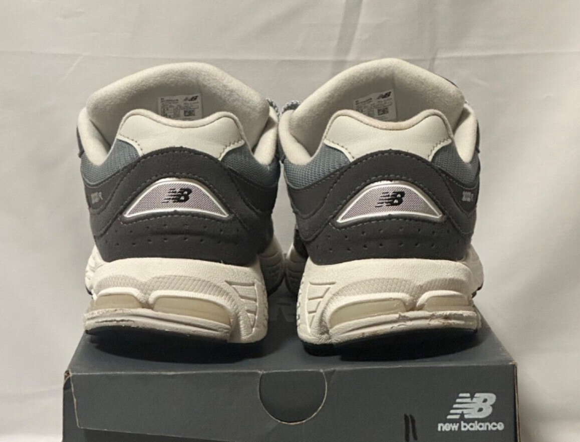 ナウガ モンスター 2体セット アメリカ製 2002/2003 New Balance 2002R Magnet Lead (GS) - Size 6.5Y Kids