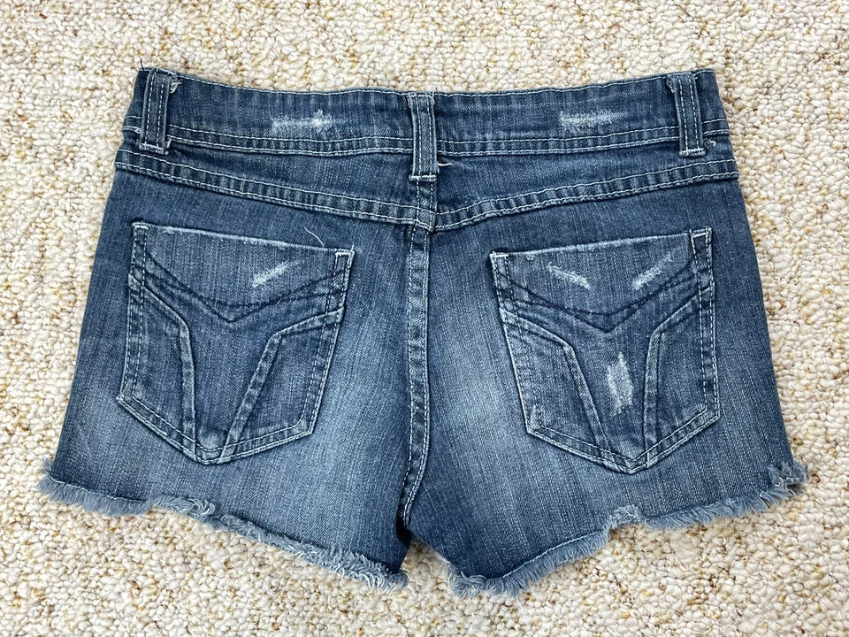 Pantalones Cortos Miley Cyrus Tiro Bajo Dobladillo Crudo Denim Elastizados Talla 7 (Cintura 28") Foto 2 de 4