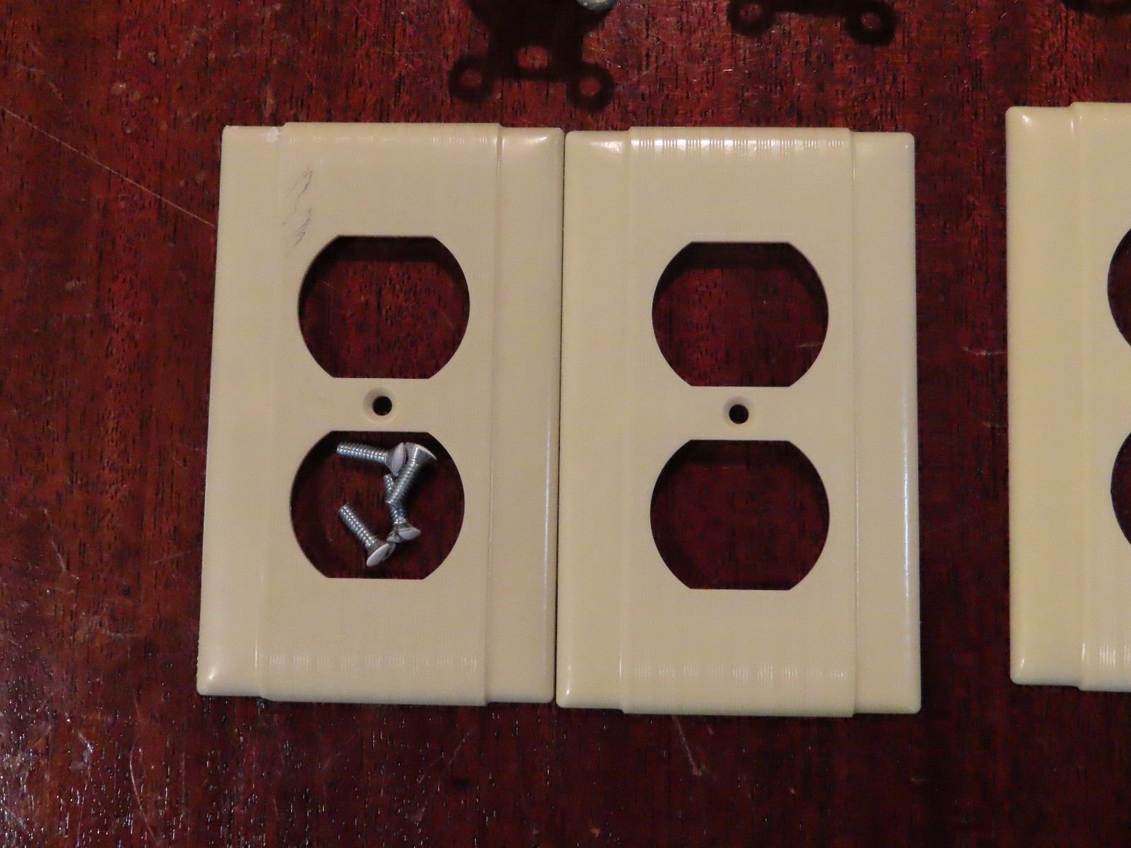 Vintage UNILINE Ribbed Bakelite Outlets and covers Duplex Cover ivory MCM Bryant