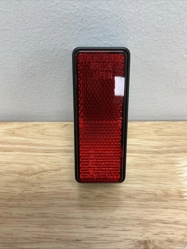 COVER, LICENSE LAMP