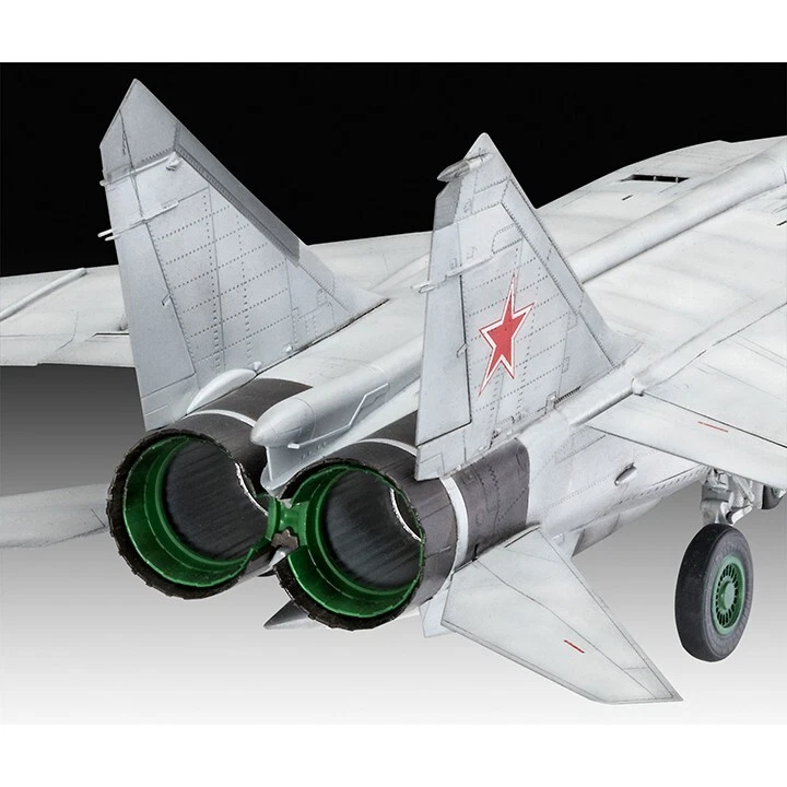Revell #03878 1/72 MiG-25RBT Foxbat - Image 4 of 4