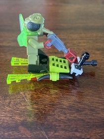 LEGO galaxy squad 70701 Swarm Interceptor 99% complete 2013 Retired outer space