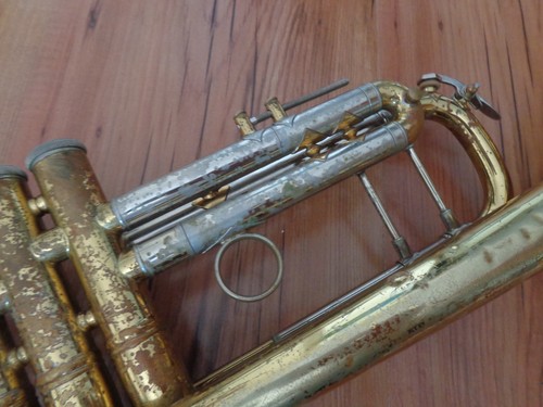 Trompete Elkhart Bach Stradivari 37 Bb - Foto 13 di 22