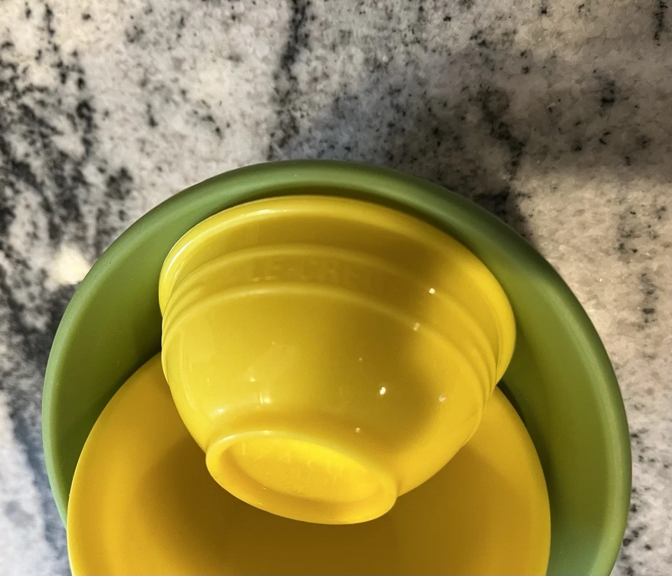 Juego de tres cuencos de silicona para tazas medidoras LE CREUSET-8 OZ.-4 OZ.-2 OZ. Foto 4 de 4