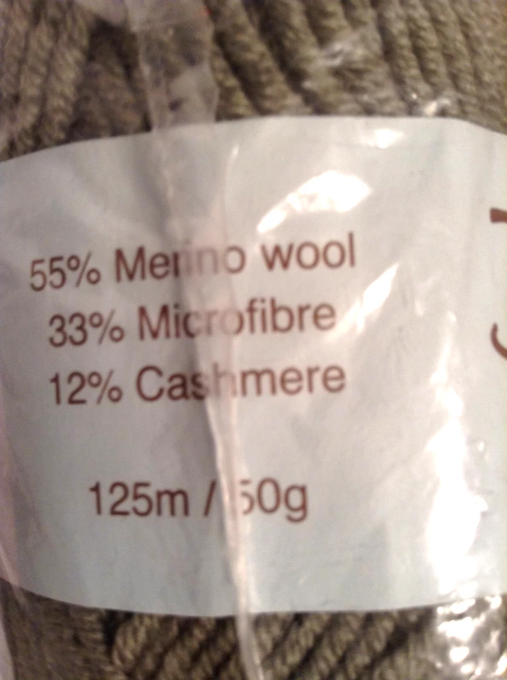 Debbie Bliss Bebé Cashmerino Hilo Caqui 10 Madejas 125m/50gm #340019 Lote 188 NUEVO Foto 4 de 4