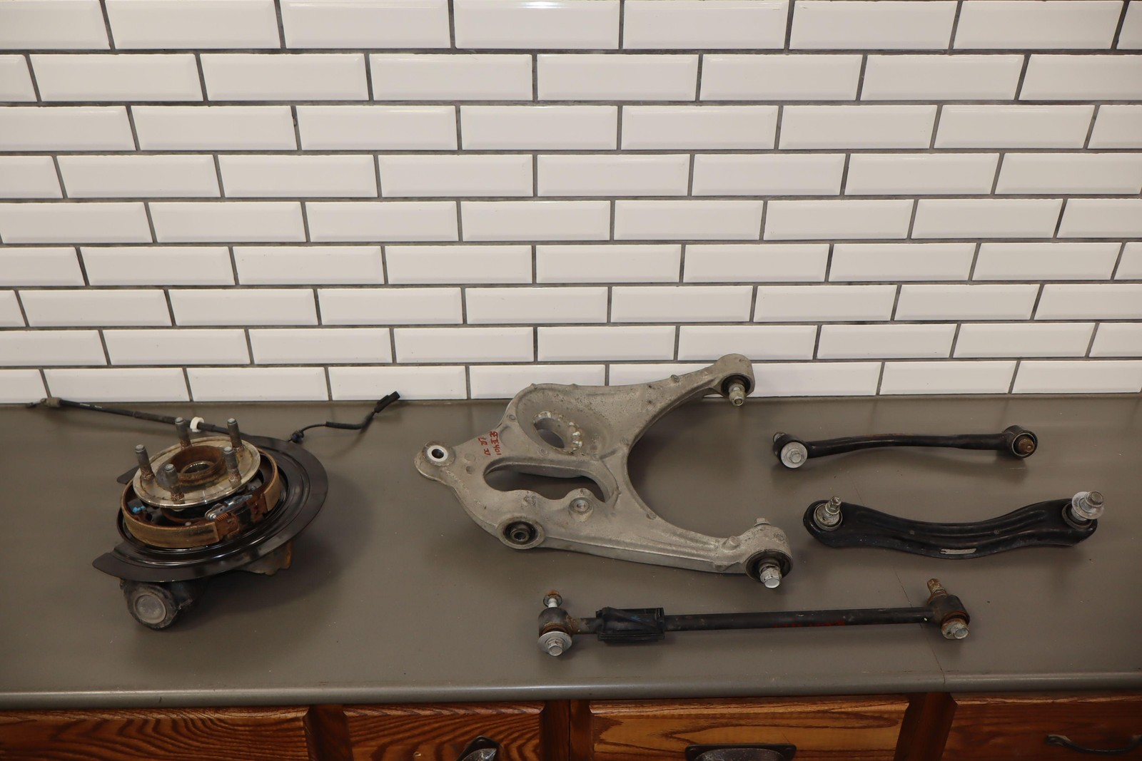 12-15 Jeep Grand Cherokee SRT8 Left Rear Suspension Knuckle Arms Spindle OEM LH