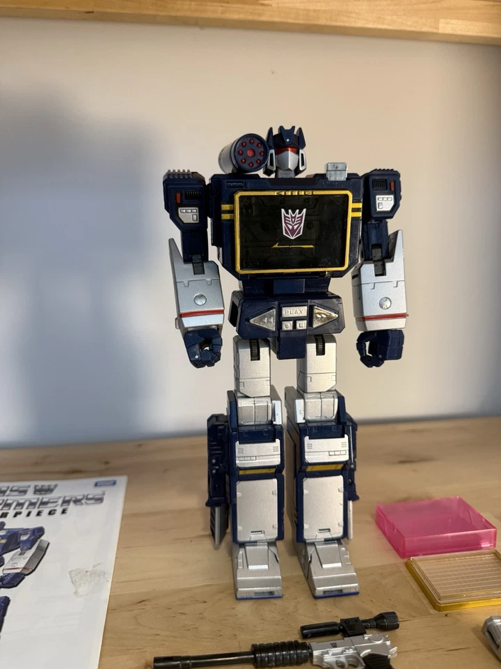 Auténtica Obra Maestra Completa Takara Transformers MP-13 Soundwave con Pico Láser Foto 2 de 4