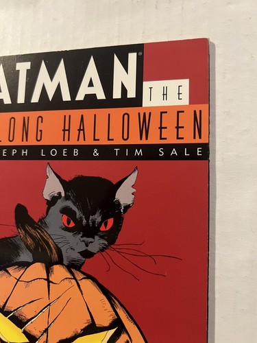 BATMAN THE LONG HALLOWEEN #1 SIGNED BY JEPH LOEB TIM SALE RICHARD STARKINGS 1999 - Picture 2 of 6