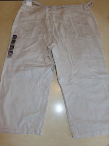 Womens Gloria Vanderbilt Capris size 18 