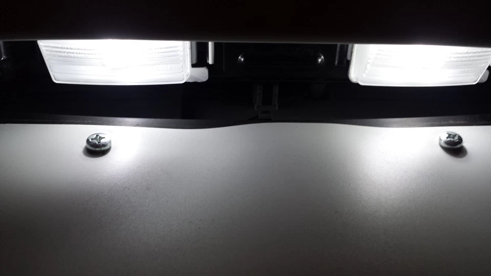 Luces LED blancas de matrícula para Pontiac G8 2008-2009 Foto 2 de 2