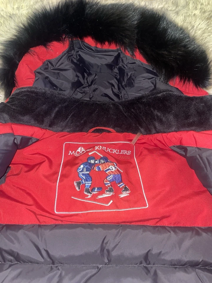 MOOSE KNUCKLES -KIDS ORIGINAL UNISEX SHEARLING BOMBER JACKET SIZE Medium - Image 3 of 4