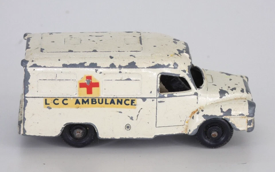 MATCHBOX LESNEY Lomas Ambulancia Bedford Nº 14 Modelo de Coche de Juguete Coleccionable De Colección Foto 4 de 4