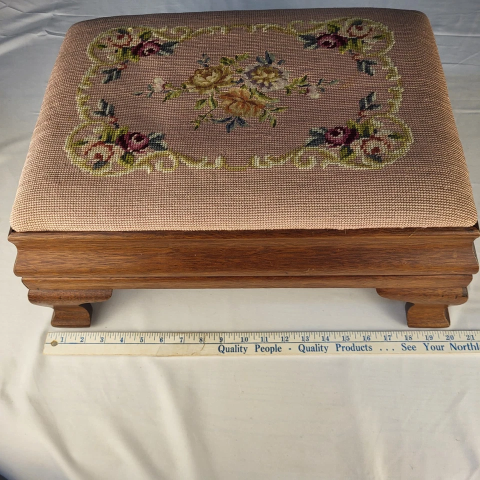 Reposapiés bordado con agujas malva diseño floral 20"x 14,5"x9" Foto 4 de 4