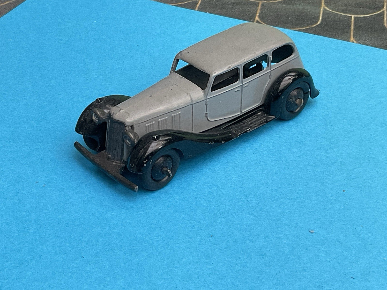 Dinky 36a, Armstrong Siddeley - Free Price Guide & Review