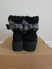 UGG CLASSIC MINI MAXI CURLY PLATFORM SIZE 7 US WOMAN BOOTS  BLACK (NEW)