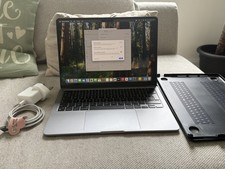 Apple MacBook Air 2022 – 13-inch M2 – 8GB RAM – 256GB – Excellent Condition 