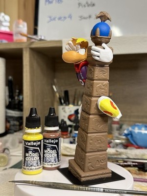 RAYMAN COLECCIONABLE FABRICADA EN RESINA PINTADA A MANO 18 Cm De Alto