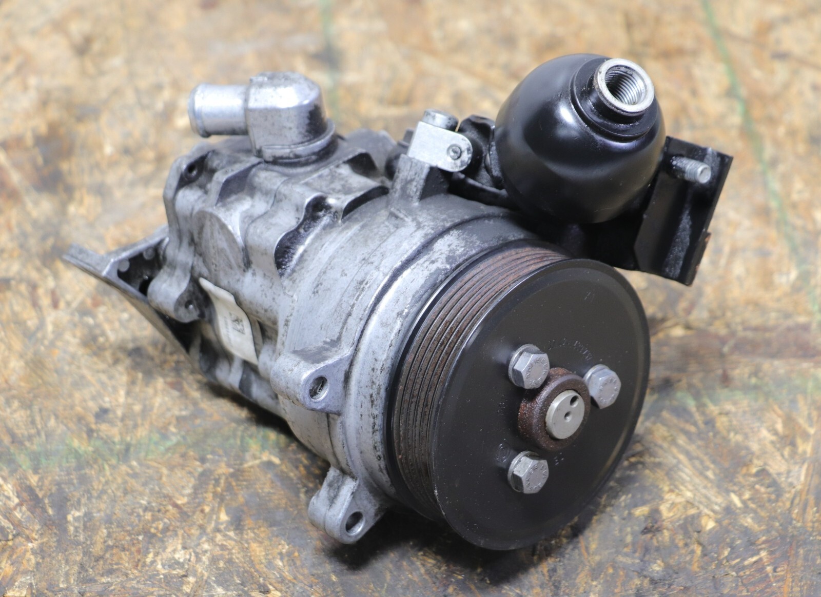 BMW (E60 E61 E63 E64) POWER STEERING PUMP (V8) OEM LUK 5410246100 