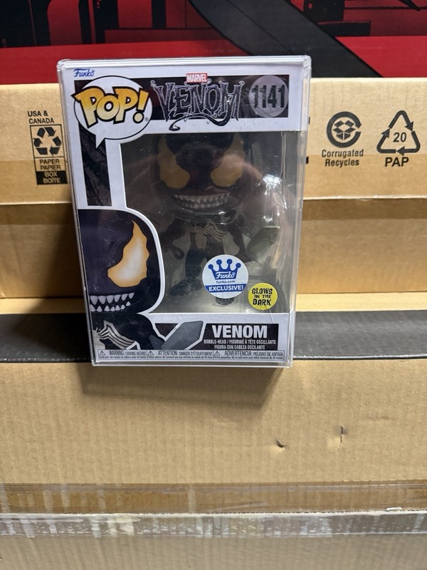 Funko Pop! Shop Exclusive Marvel - Glows In The Dark GITD - VENOM #1141