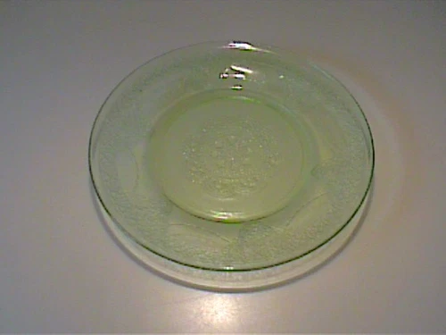 VINTAGE 1930'S URANIUM GREEN GEORGIAN LOVEBIRDS 6" SHERBET PLATE - DEPRESSION