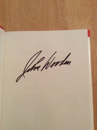 SIGNED by Coach John Wooden - One-on-One : Inspiring Conversations HC UCLA + Pic - Picture 4 of 12
