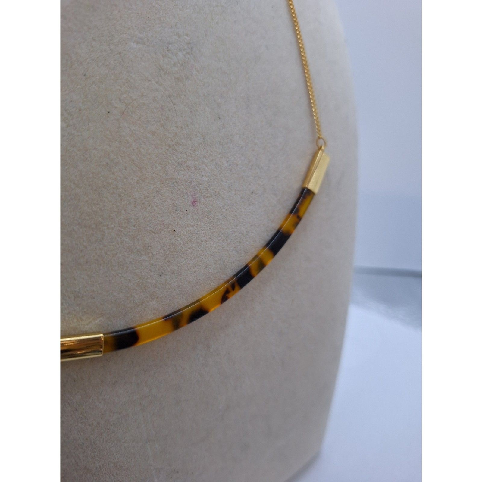 A Ladies' Tortoise Shell Pattern Bar Necklace Cho… - image 11