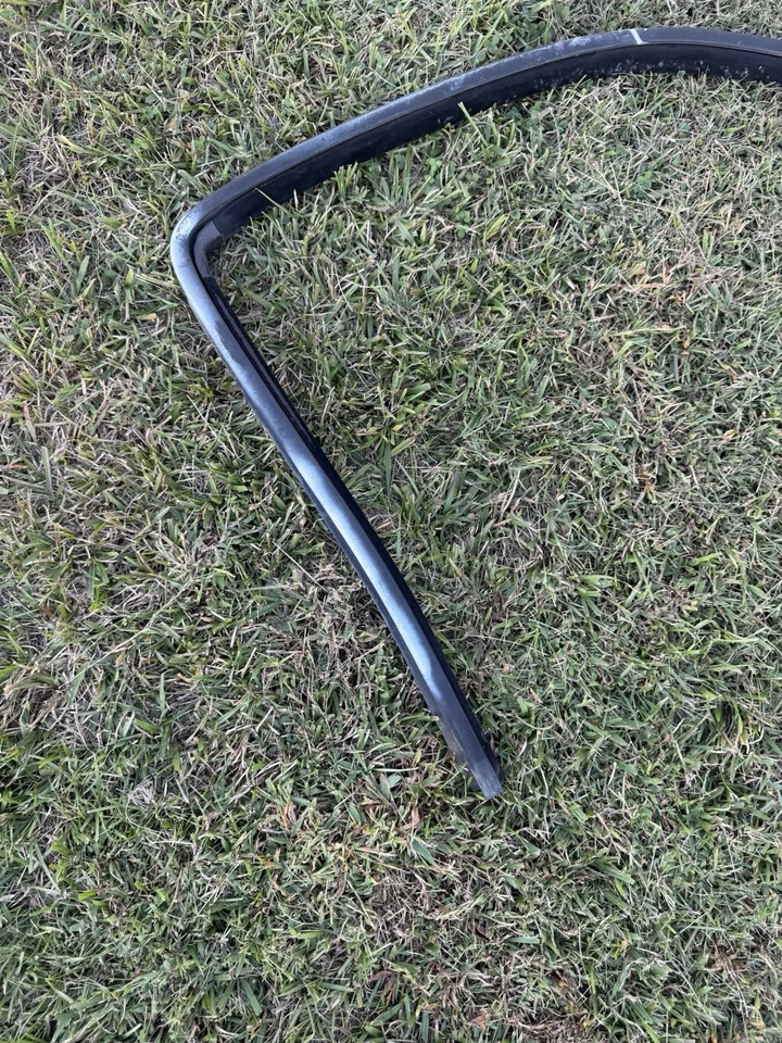 Original GM Run Channel 85619358 1996-2023 Chevrolet Express GMC Savana - Derecha Foto 2 de 4